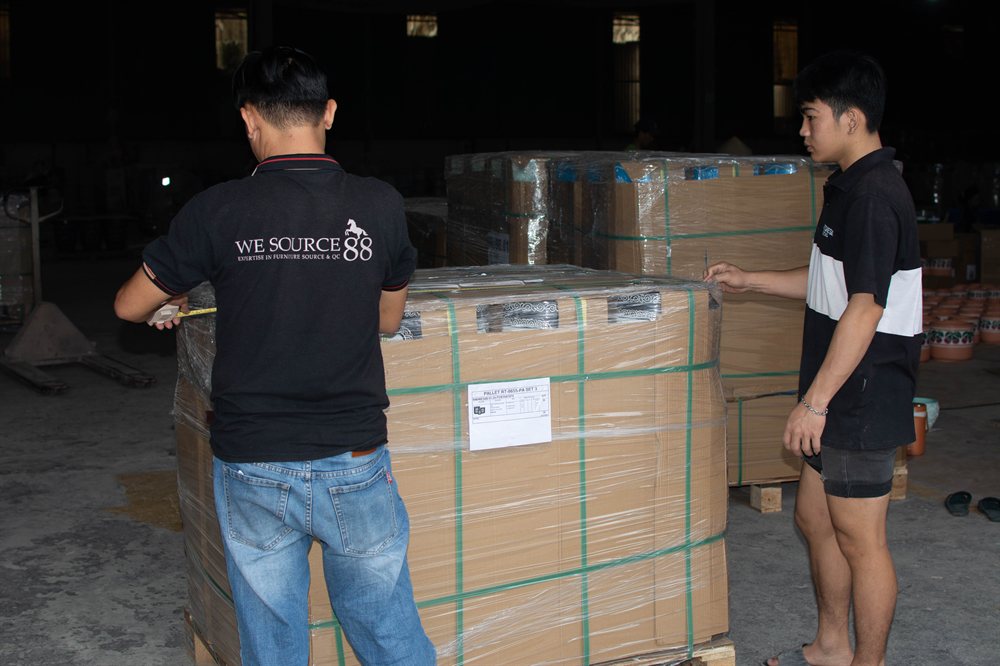 Packing cartons for export
